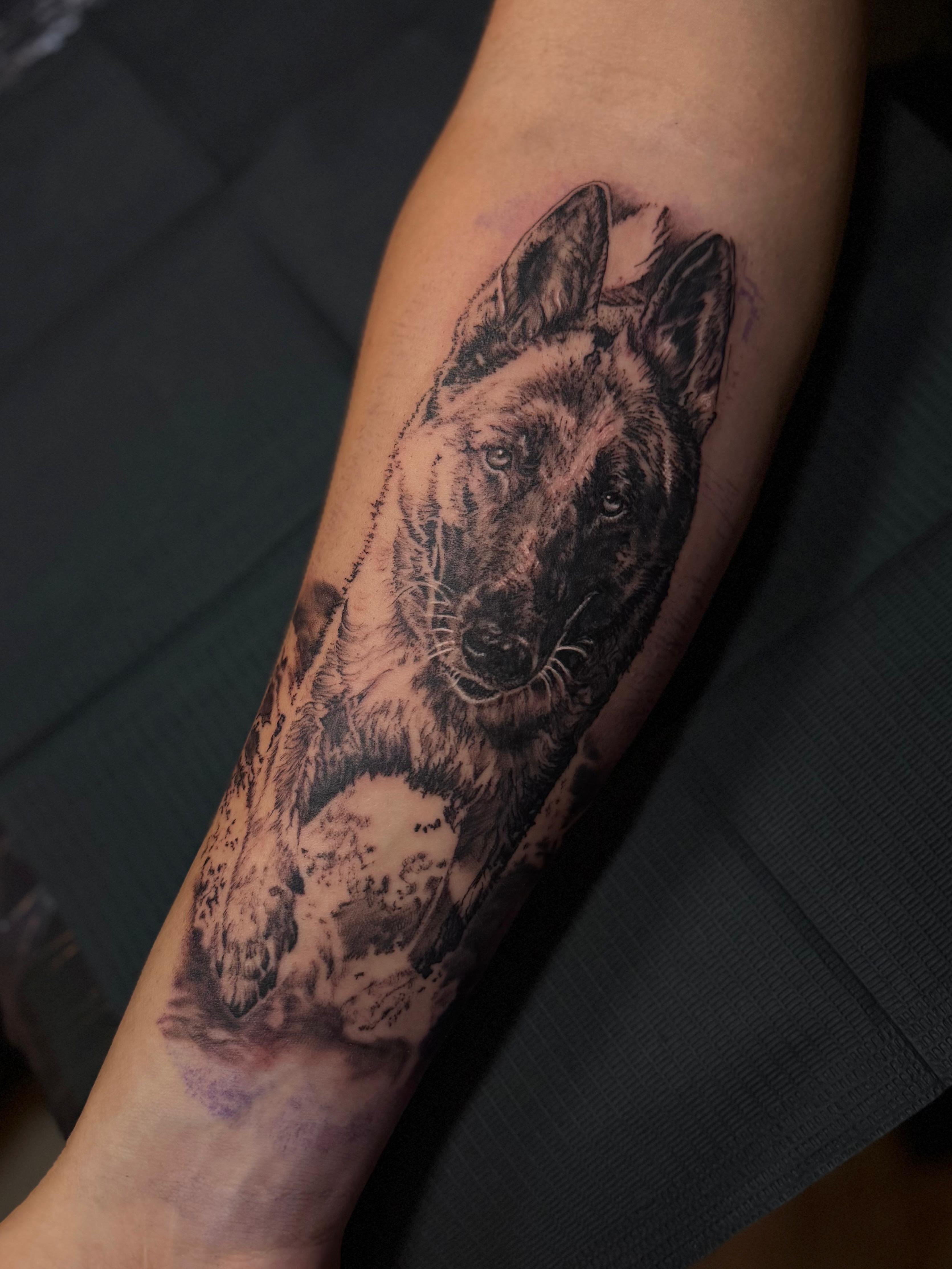 Tatuagem realista de cão